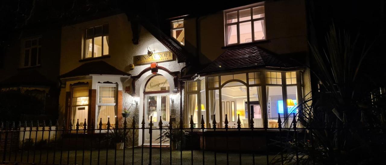 Sunnycroft Private Hotel Llandudno Bagian luar foto
