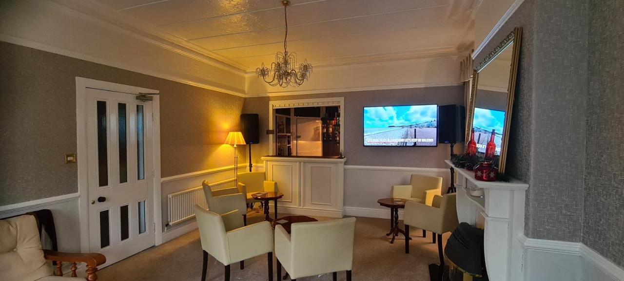 Sunnycroft Private Hotel Llandudno Bagian luar foto