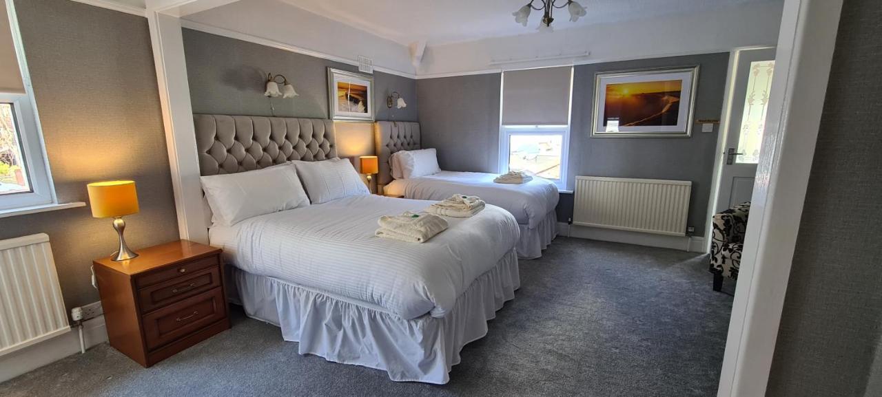 Sunnycroft Private Hotel Llandudno Bagian luar foto