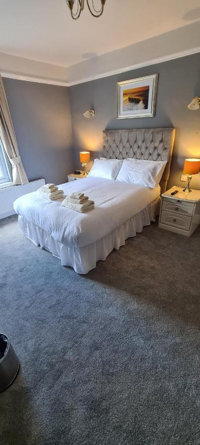 Sunnycroft Private Hotel Llandudno Bagian luar foto