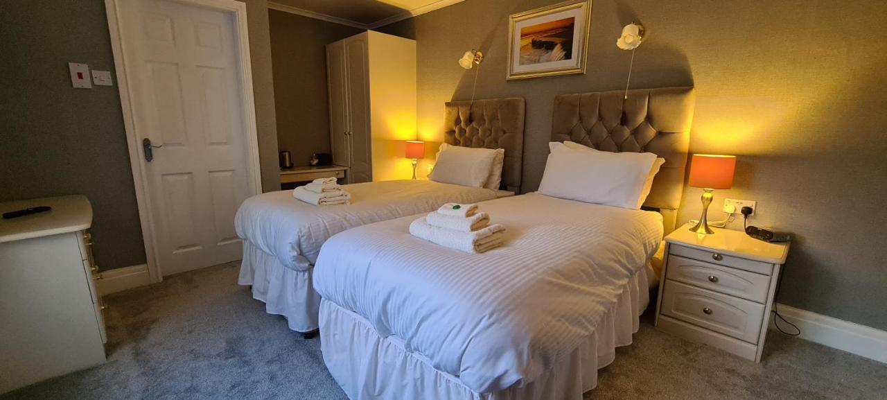 Sunnycroft Private Hotel Llandudno Bagian luar foto