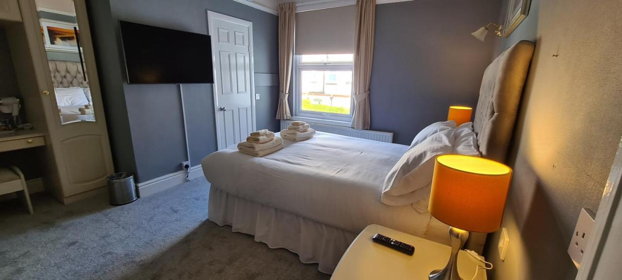 Sunnycroft Private Hotel Llandudno Bagian luar foto