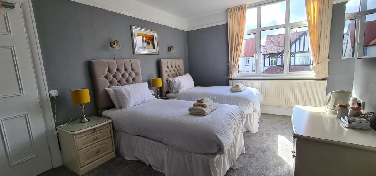 Sunnycroft Private Hotel Llandudno Bagian luar foto