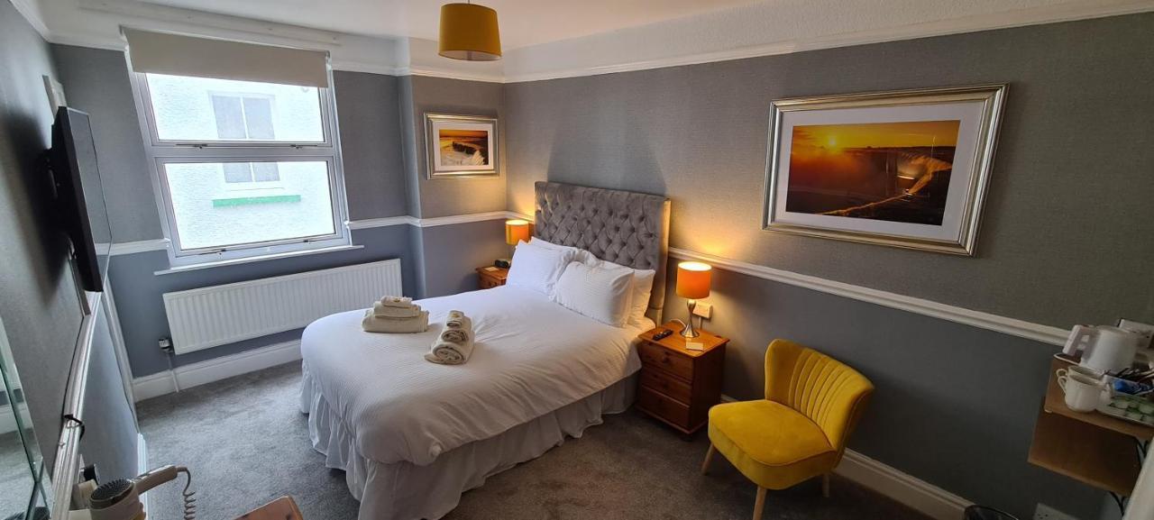 Sunnycroft Private Hotel Llandudno Bagian luar foto