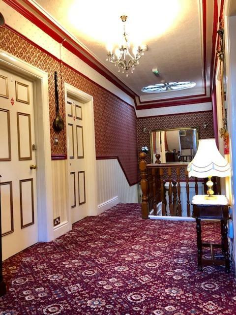 Sunnycroft Private Hotel Llandudno Bagian luar foto